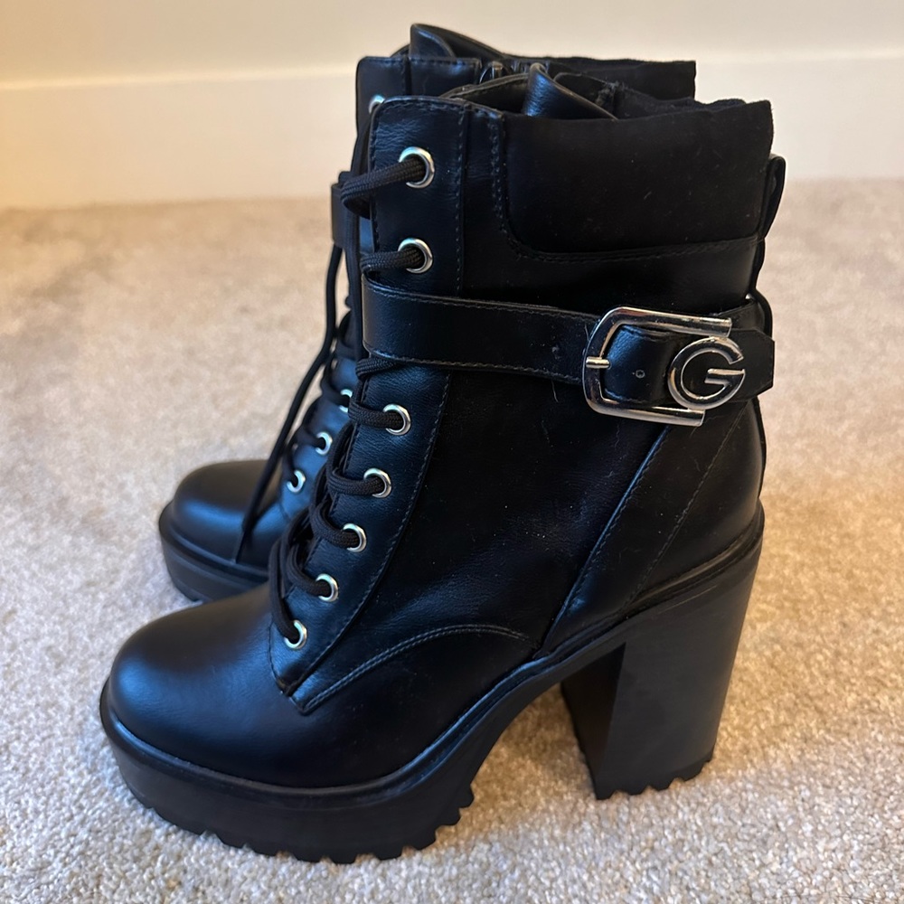 (Never worn) size 7 guess ankle boot
